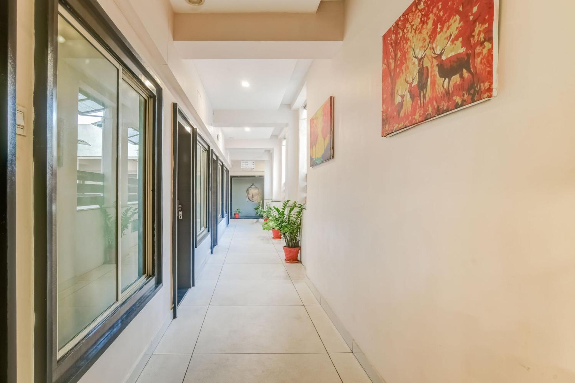 Super Townhouse Dewas City Formerly Utsav Экстерьер фото